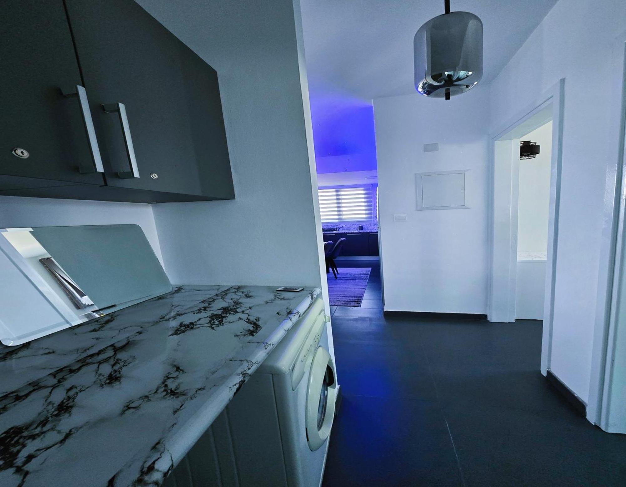 Golden Bay Deluxe Holiday Apartment Протарас Екстериор снимка