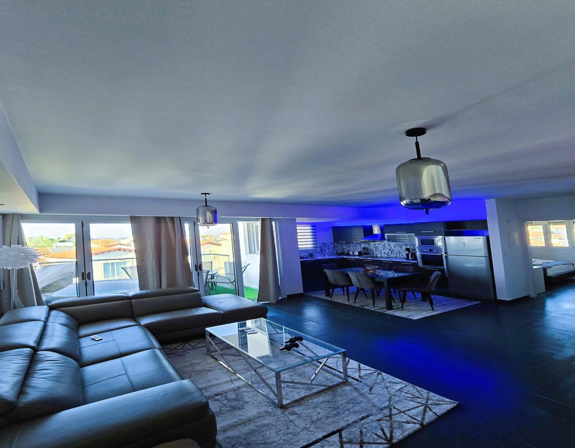 Golden Bay Deluxe Holiday Apartment Протарас Екстериор снимка