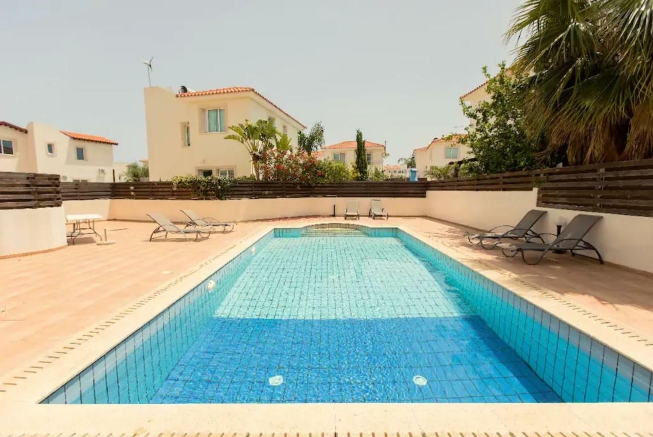 Golden Bay Deluxe Holiday Apartment Протарас Екстериор снимка