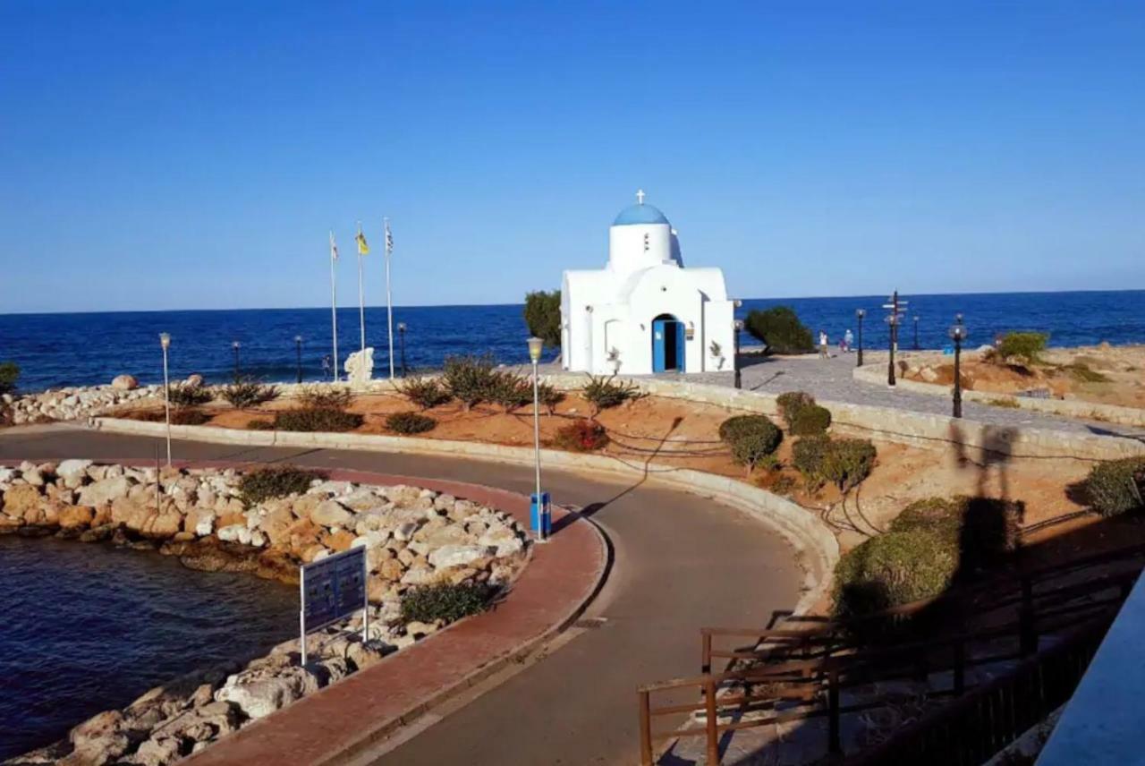 Golden Bay Deluxe Holiday Apartment Протарас Екстериор снимка