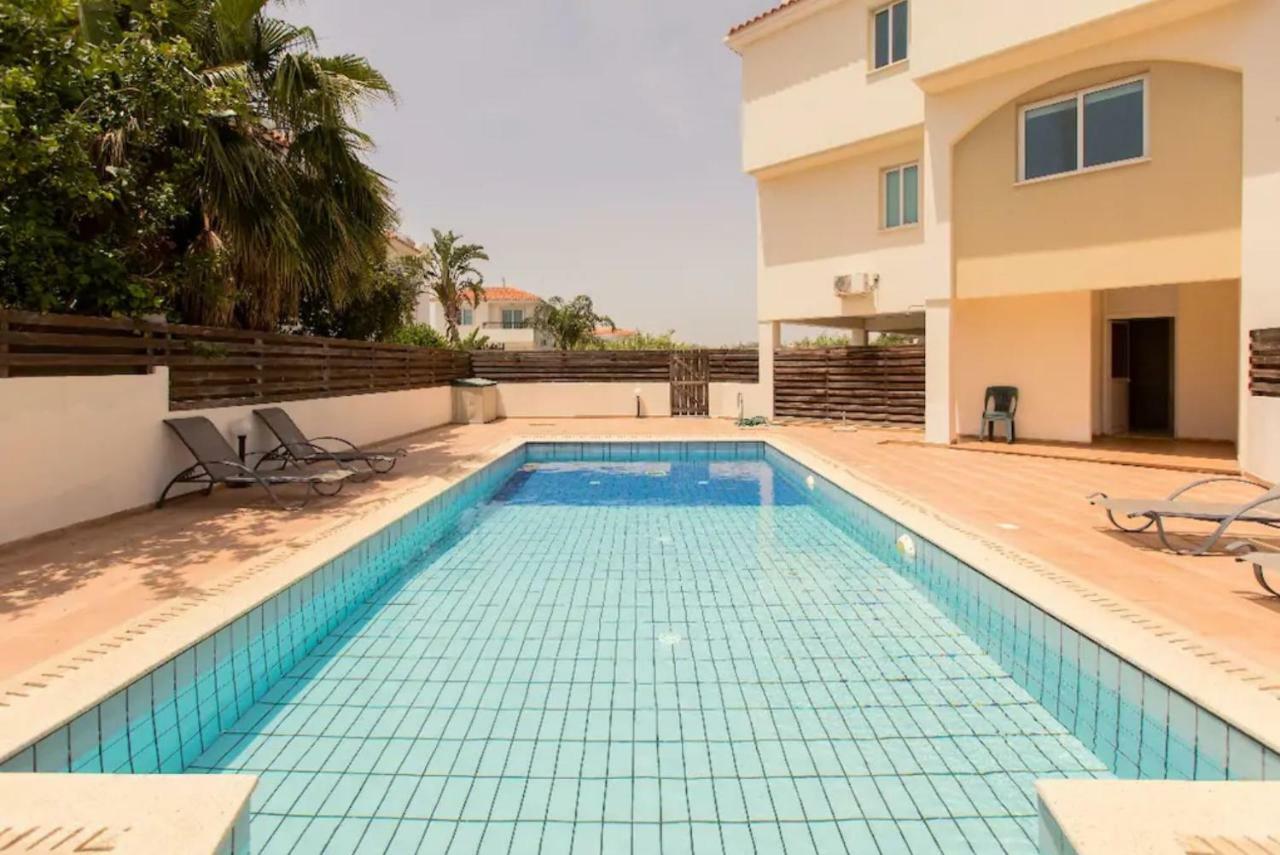 Golden Bay Deluxe Holiday Apartment Протарас Екстериор снимка